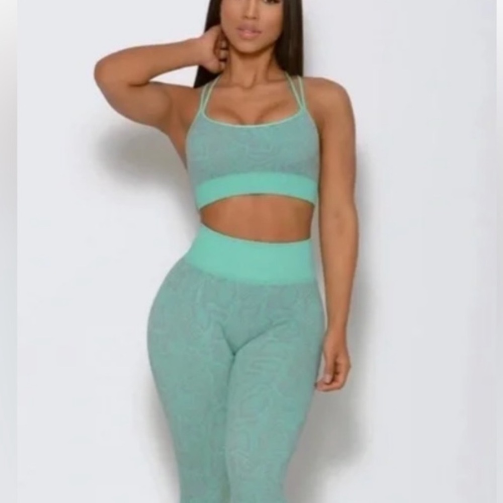 Bombshell Sports Bra Snake seamless